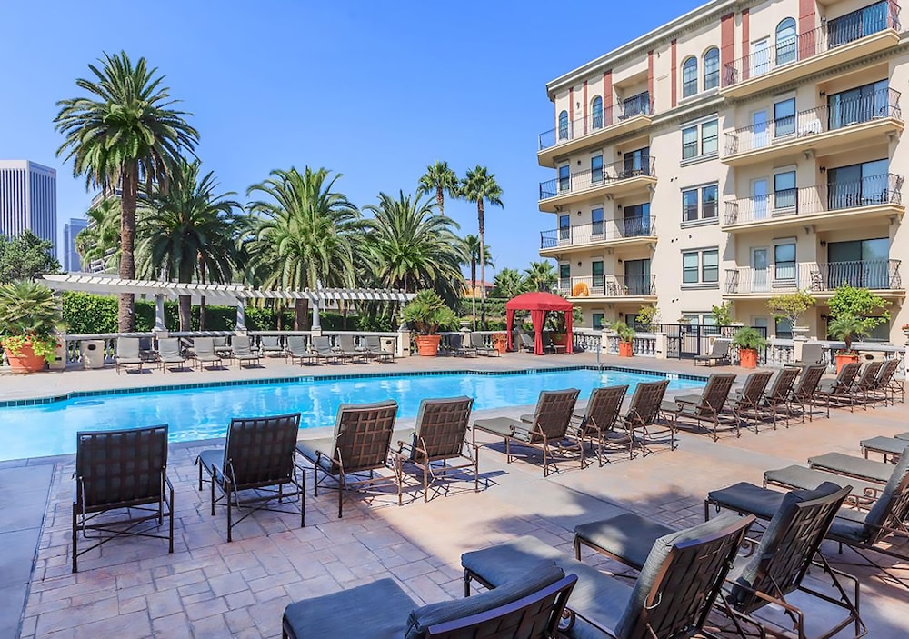 LAs Premier Apartments - Image 3