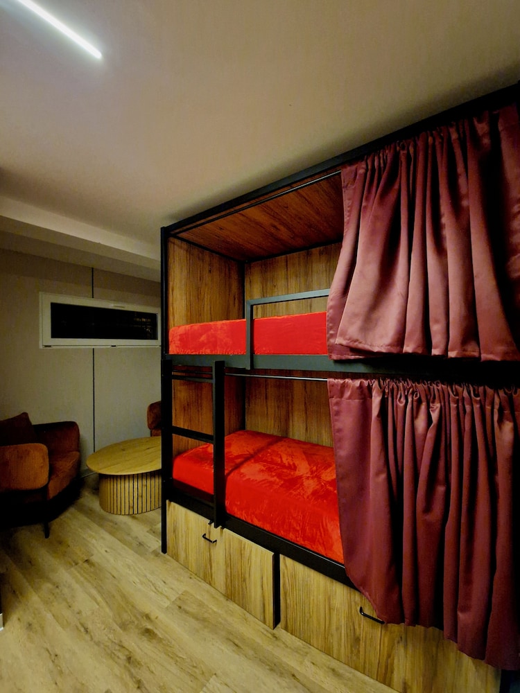 Velvet Hostel Business