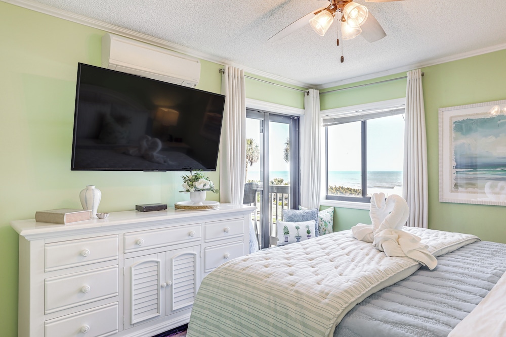 Scenic Oceanfront Condo in Myrtle Beach!