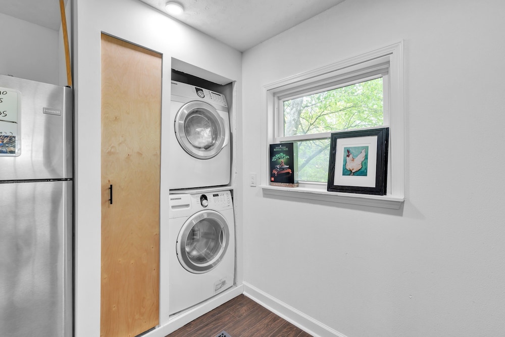Relax And Unwind In The Heart Of Fayetteville 2 Bedroom Home