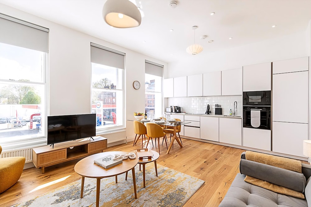 Urban Luxury in the Heart of Chelsea - King Bed!