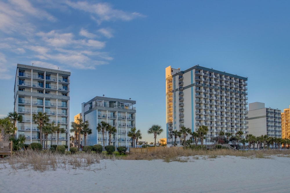 Boardwalk Resort by Hosteeva