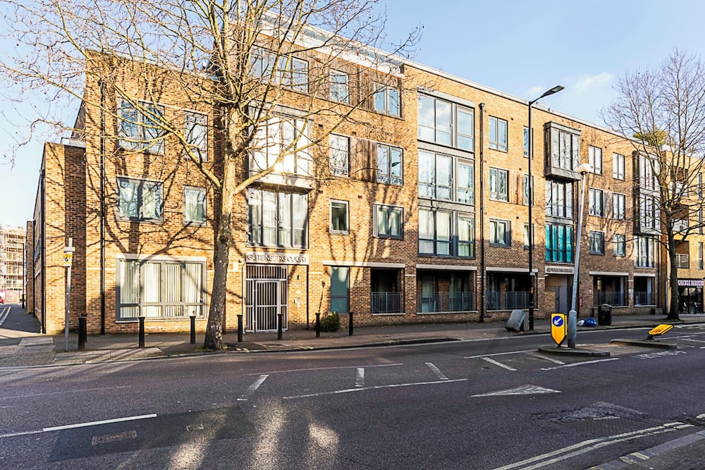 Bermondsey Bliss: Views, Comfort, and City Access!