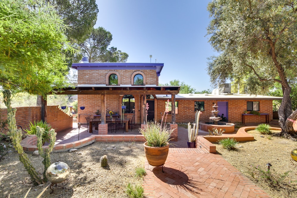 Eclectic Tucson Home 2 Mi to Saguaro National Park view 2