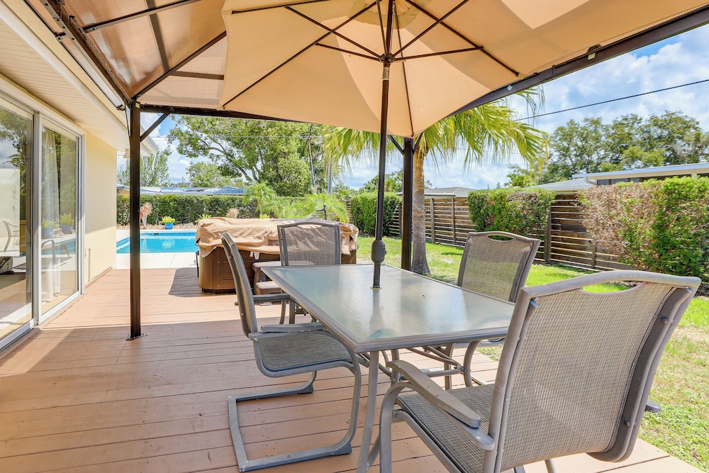 Poolside Oasis 6 Mi to Beaches: Sarasota Hideaway!