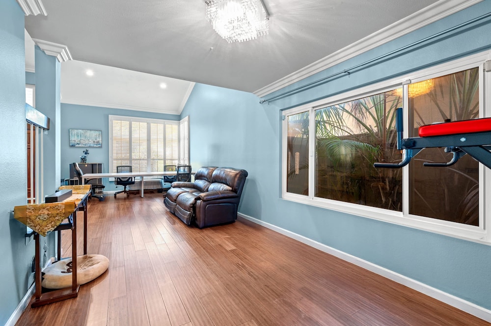 Spacious 4BR Family Retreat w Private Pool
