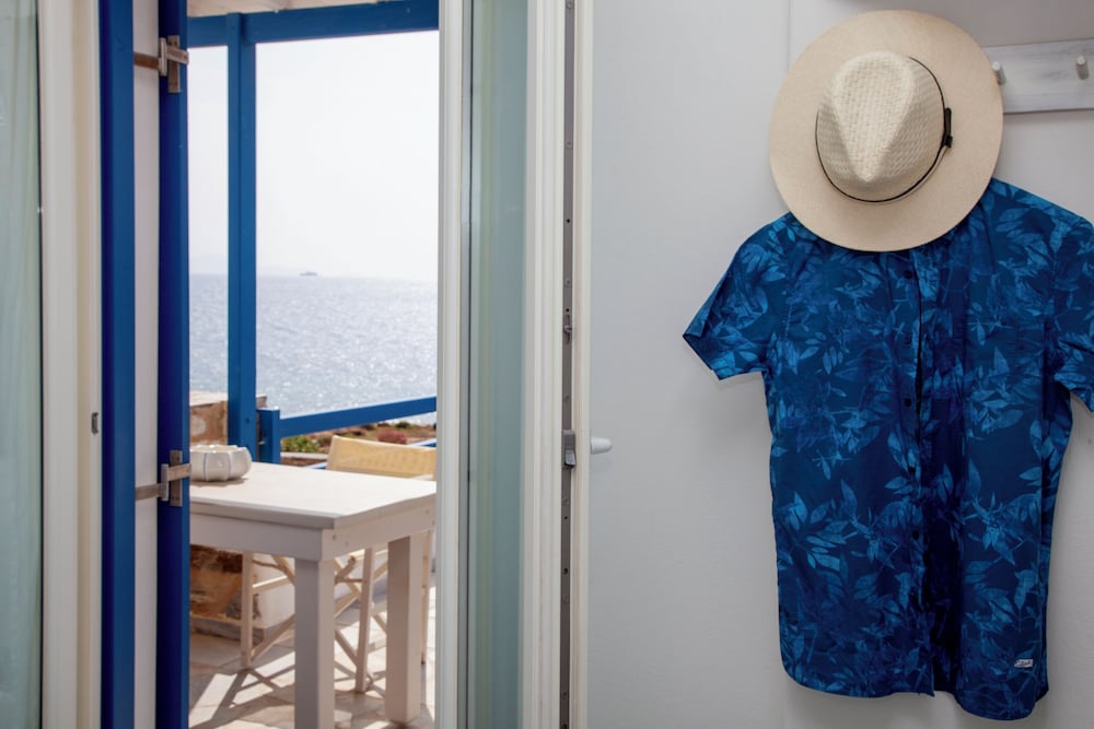 AURA PAROS