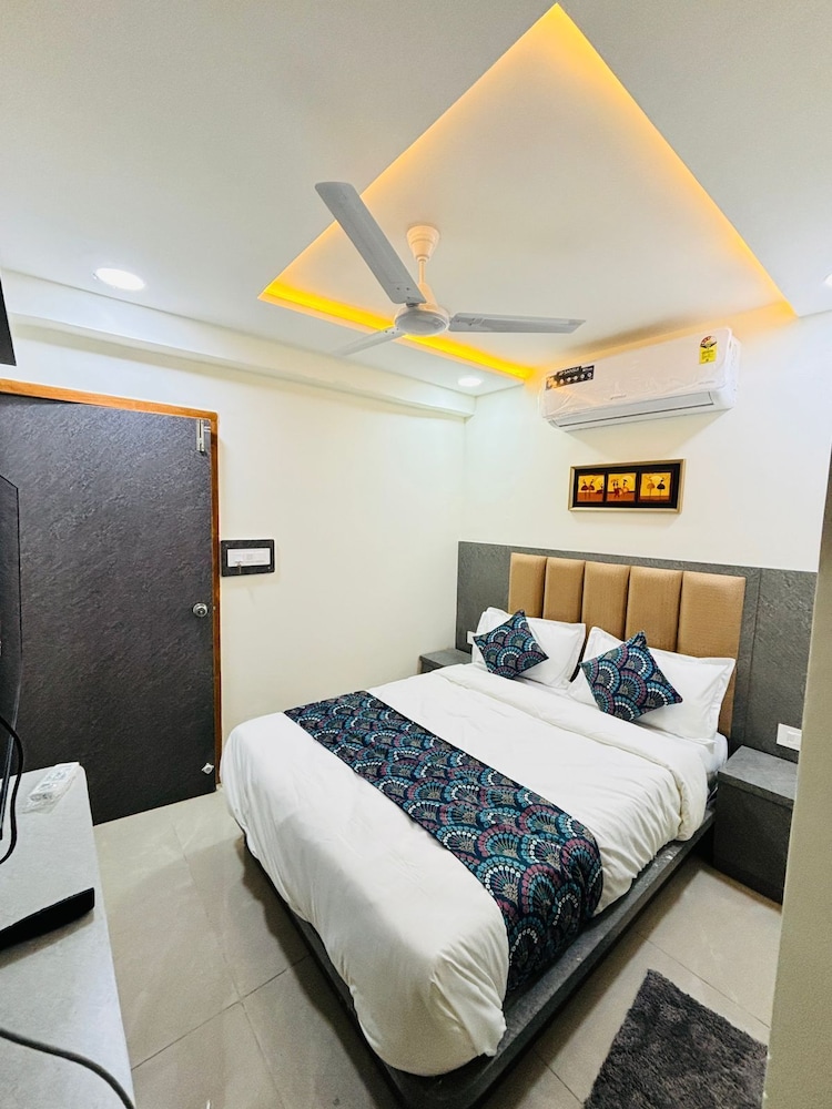 Hotel Sun Icon