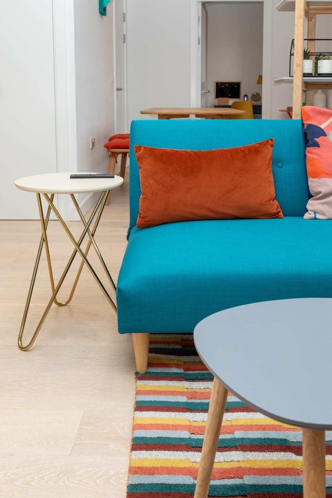 Pristine 1BD Flat W/balcony - Elephant & Castle!