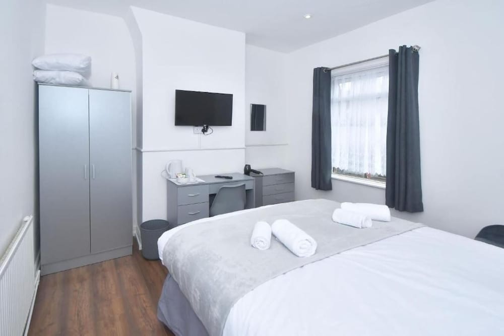 Stylish 3bedroom Near Stoke-on-trent Hospital