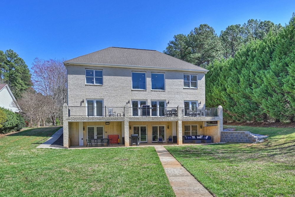 Knotty Pines by Avantstay Lake Views Renovated