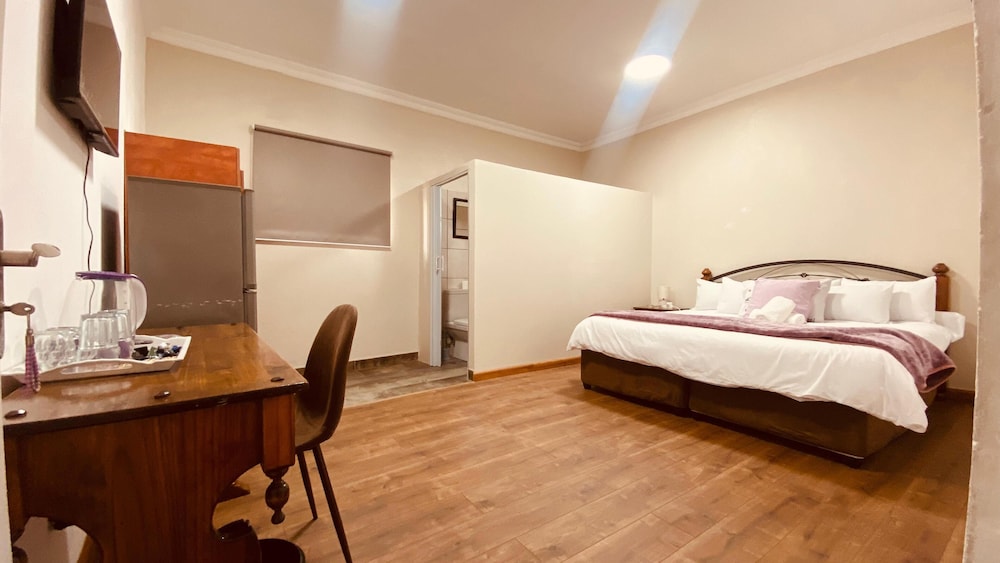 Adhara Hotel