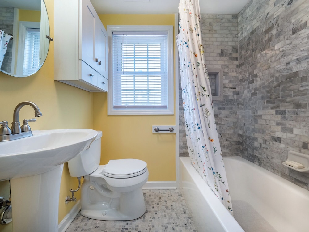 Ankers Away by Topsail Realty