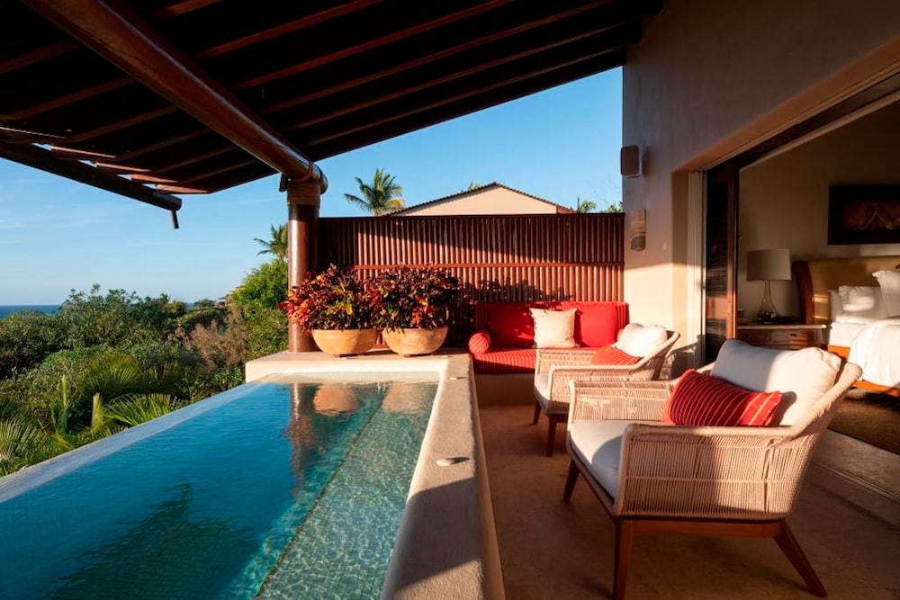 Staffed Ocean View Villa w Four Seasons Amenities