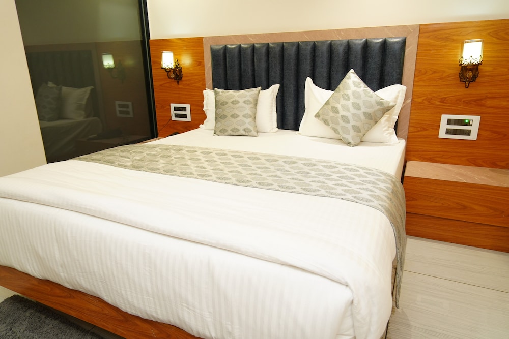 HOTEL BHAGYALAXMI LUXURY INN
