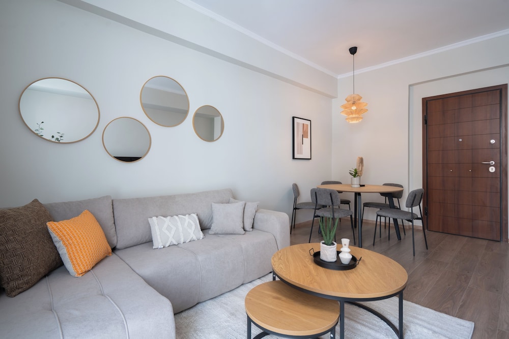 Classic Apartment in Piraeus, walk to Zeas Marina