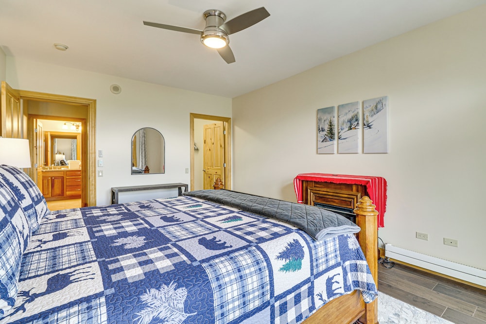 2 Mi to Angel Fire Resort: Luxury Condo w/ Balcony
