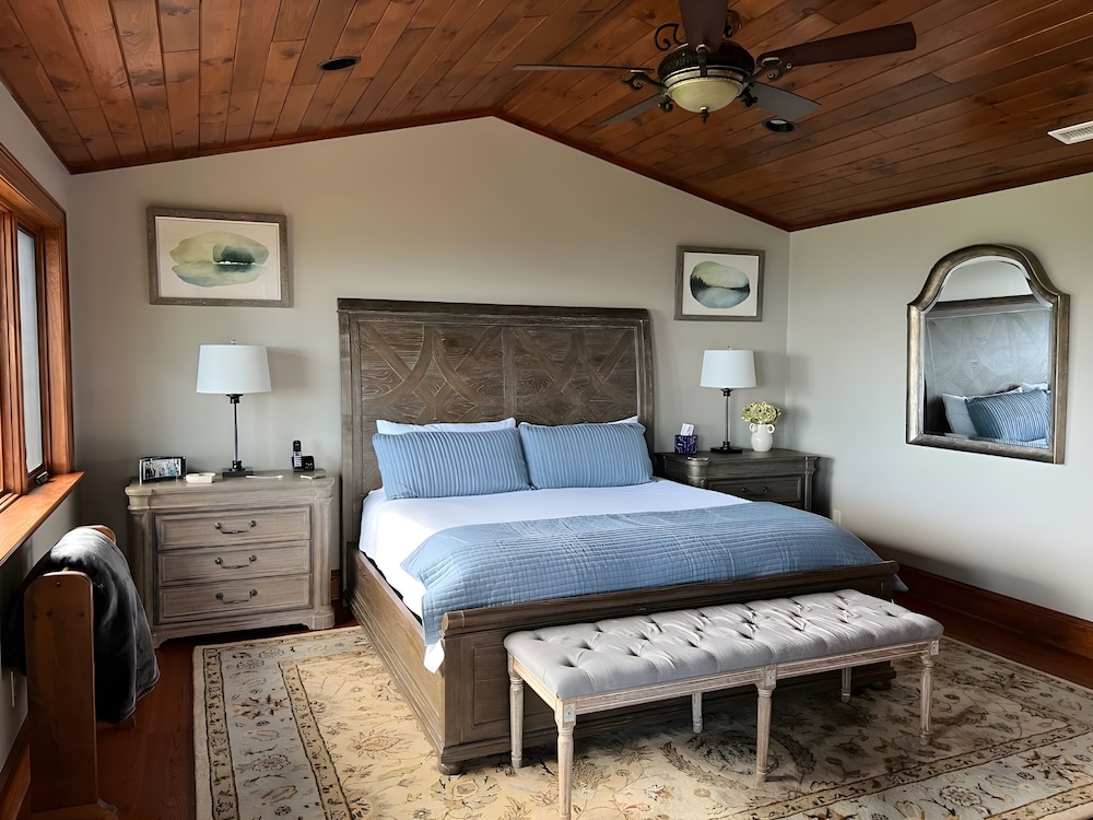 Hot Tub + Stunning Views: Luxury Beech Mtn Escape!