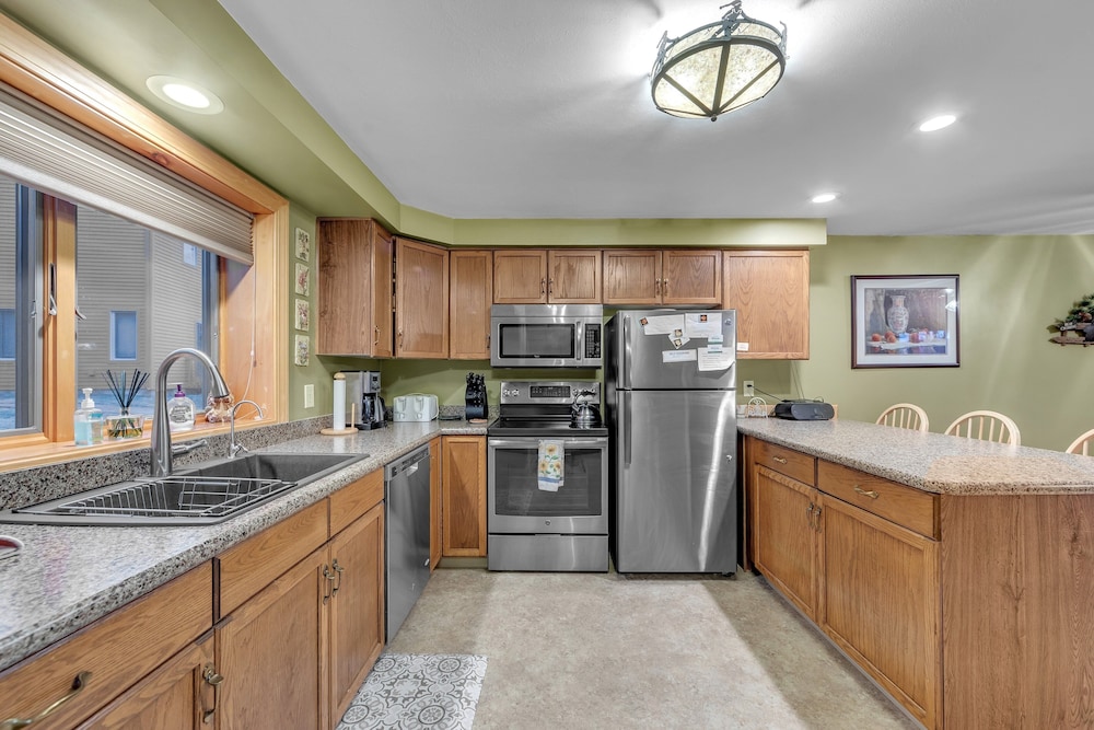 Otter Slide 78i - A Cozy Mountain Retreat 2 Bedroom Townhouse by The Summit at Gore Mountain