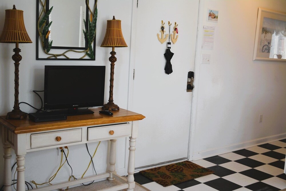 Beauty & The Beach-8B - 2 Br Home