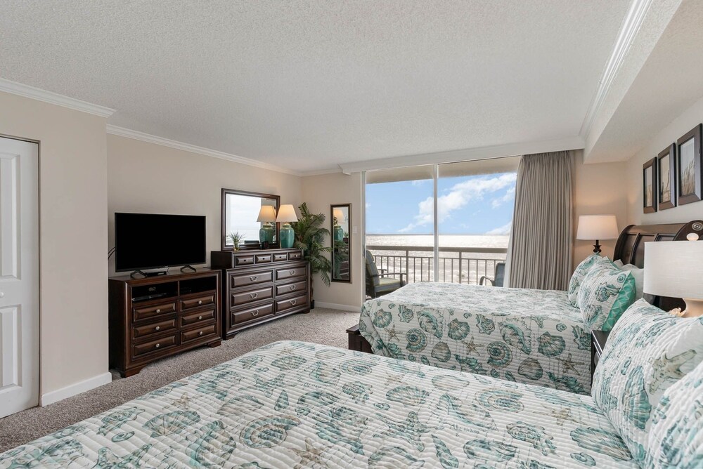 Gorgeously remodeled 2 bedroom ocean front unit - 509 South Hampton 2 Condo view 3