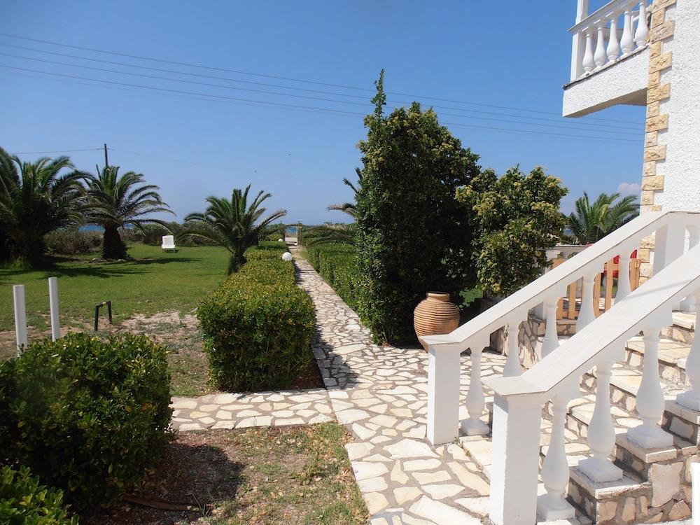 Elli Beach Apartments and Studios