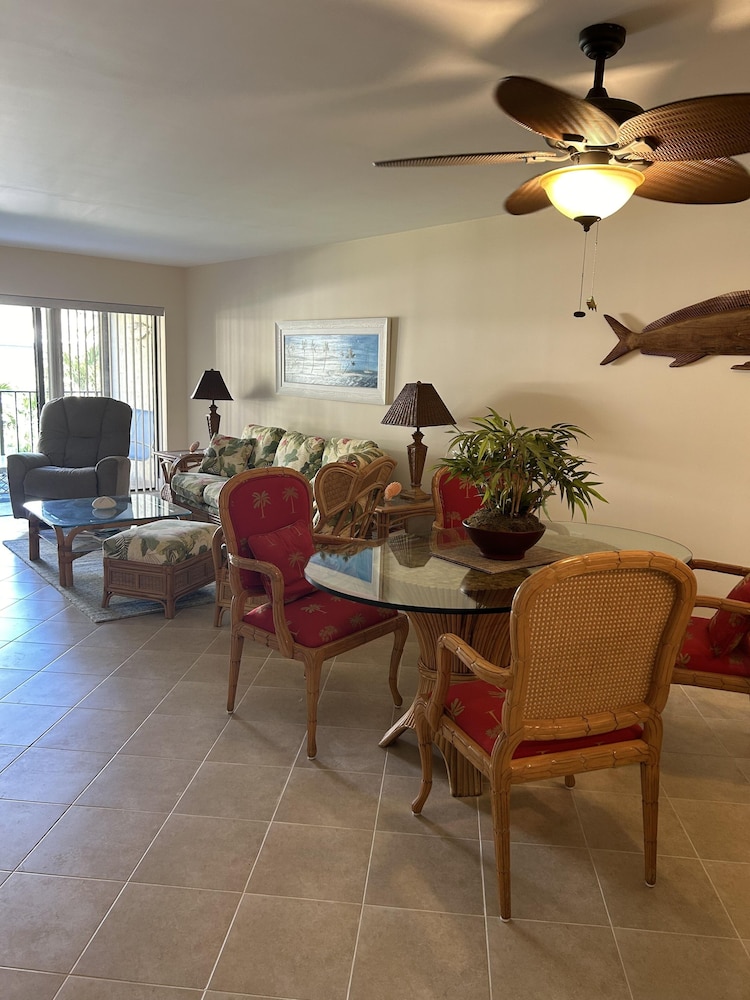 Gorgeous 2 bedroom condo with panoramic views of the Atlantic Ocean. 2 Condo by RedAwning view 5