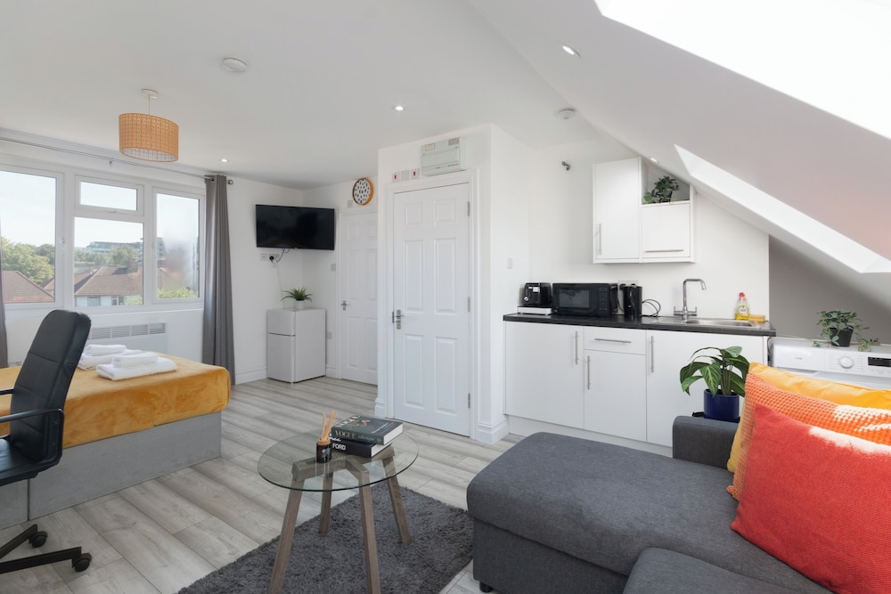City Apartment - Sleeps 4 & Free Parking