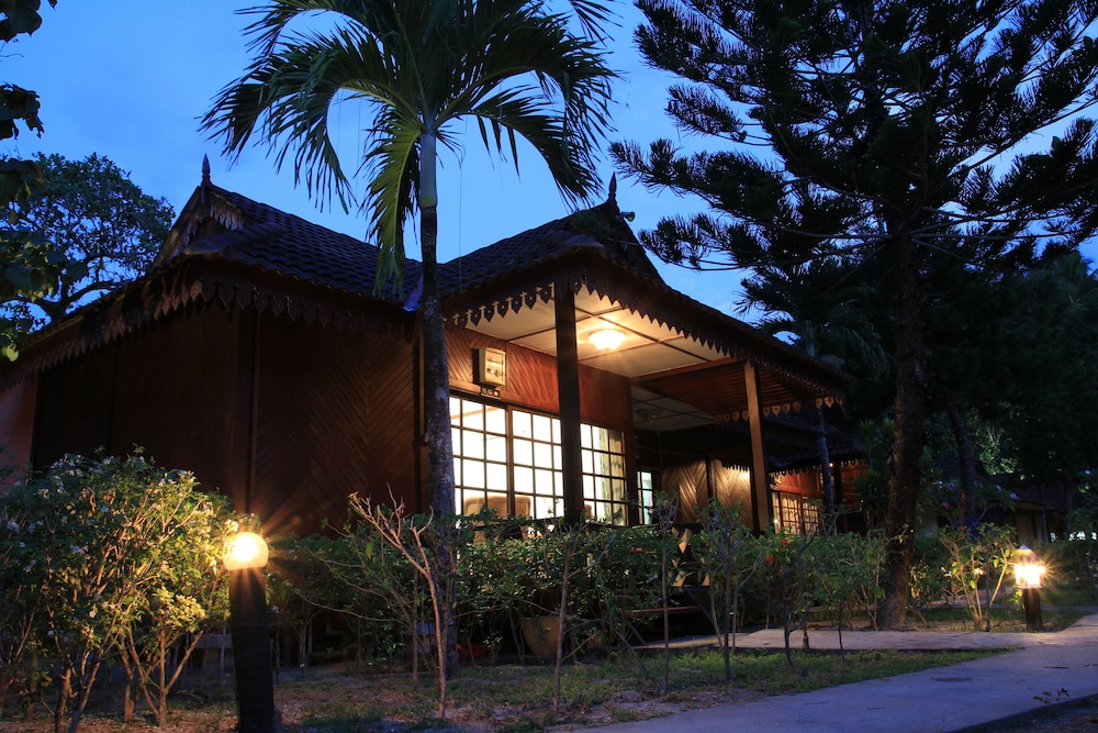 Sari Pacifica Hotel, Resort & Spa Lang Tengah