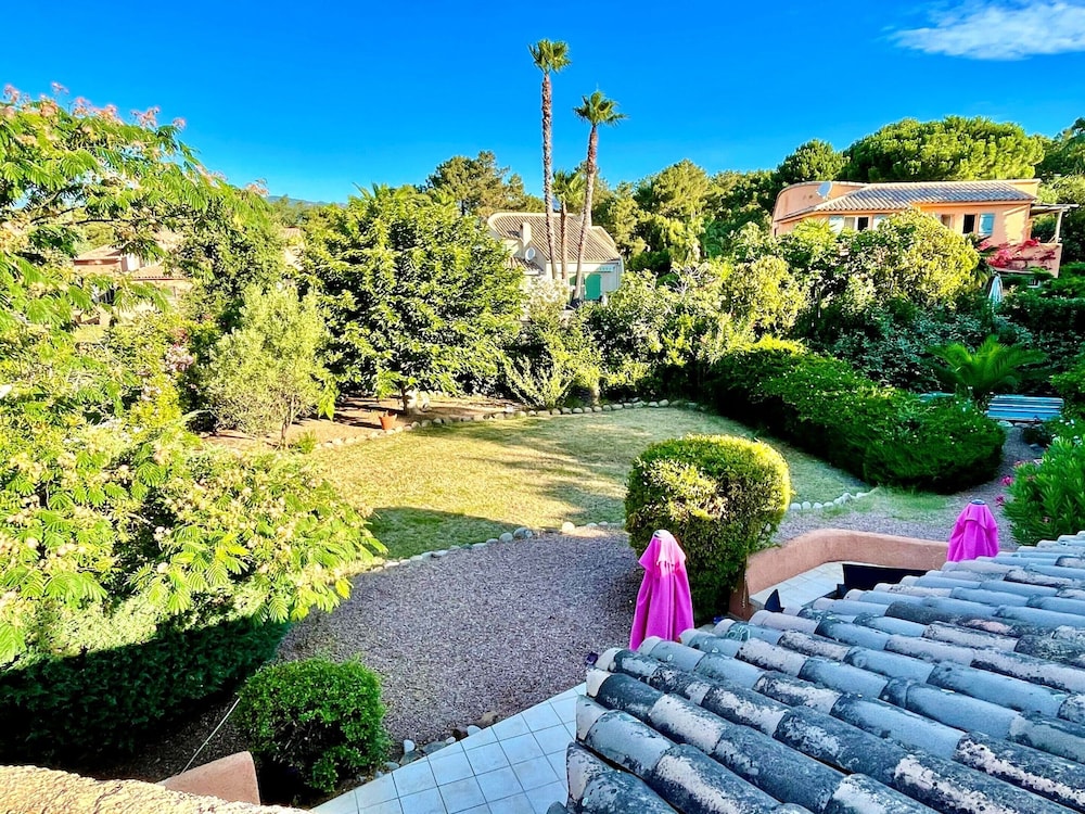 Majestic Villa in Lecci With Garden