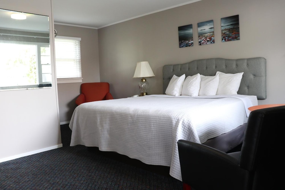 Admiral Motel