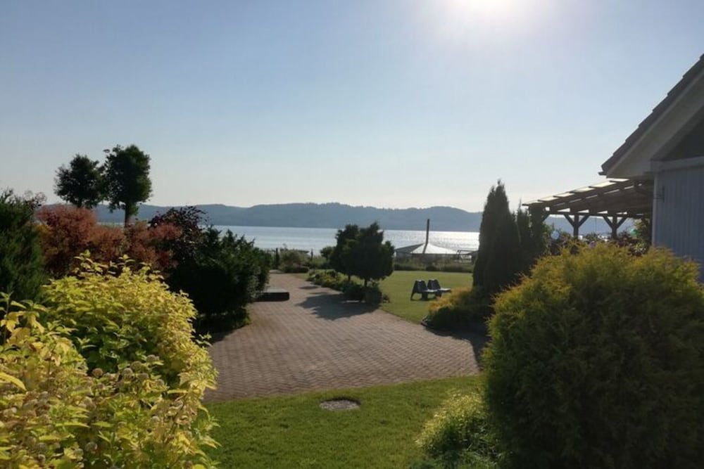 House With Private Beach by the Lake, Whirlpool view 2