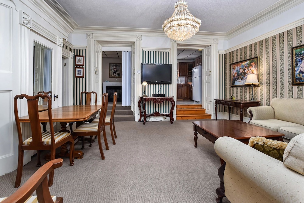 Brockville Vacations - The Noble Suites - Property Image 106