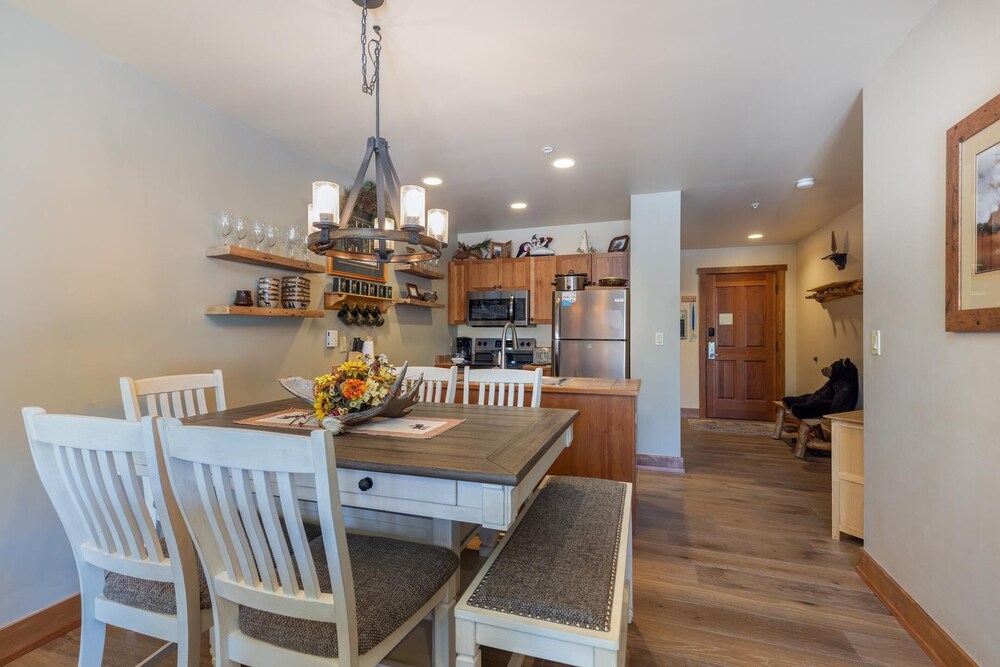 2241 Red Hawk Lodge 2 Bedroom Condo by RedAwning view 3
