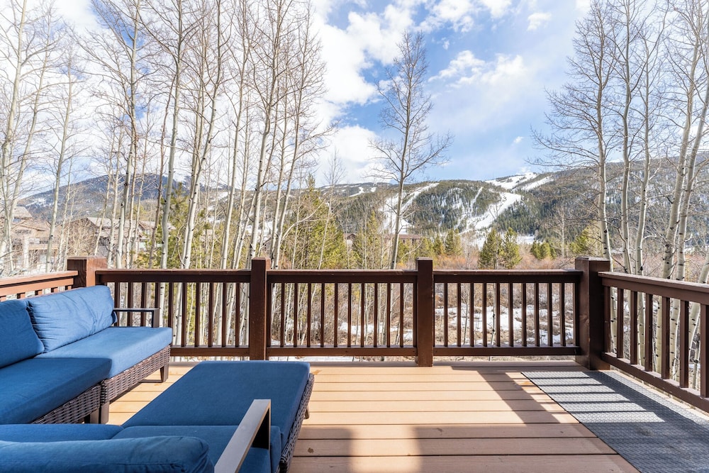 223 Caravelle Drive