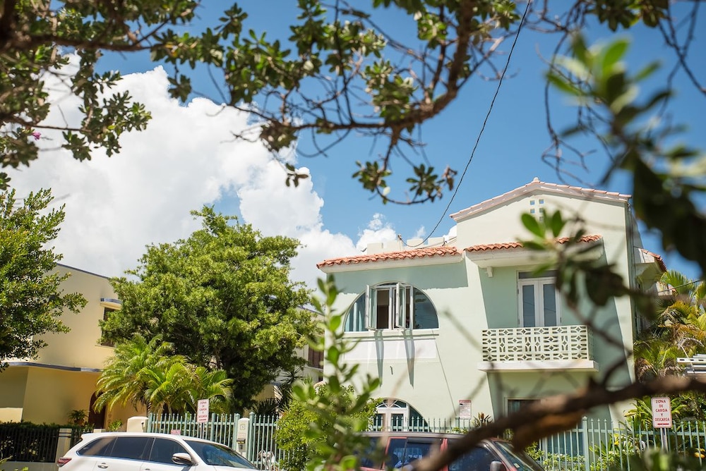 Numero Uno Beach Apartments