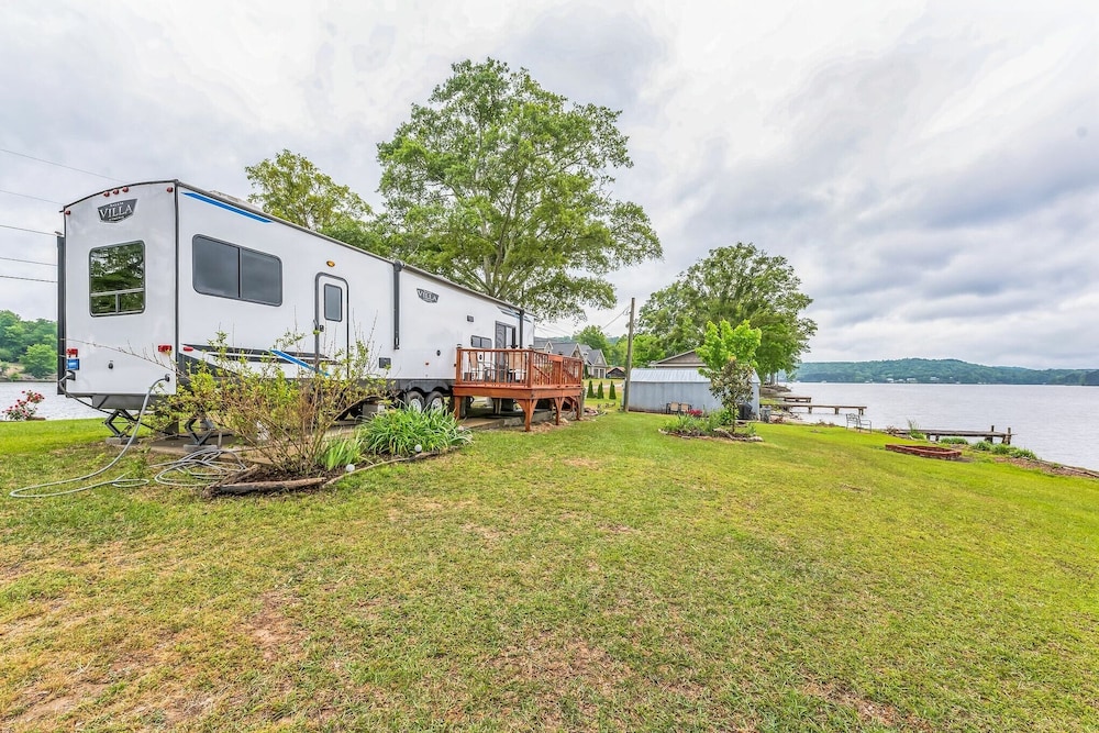 Lakeside Retreat On Neely Henry Lake 1 Bedroom Villa by RedAwning - Property Image 10
