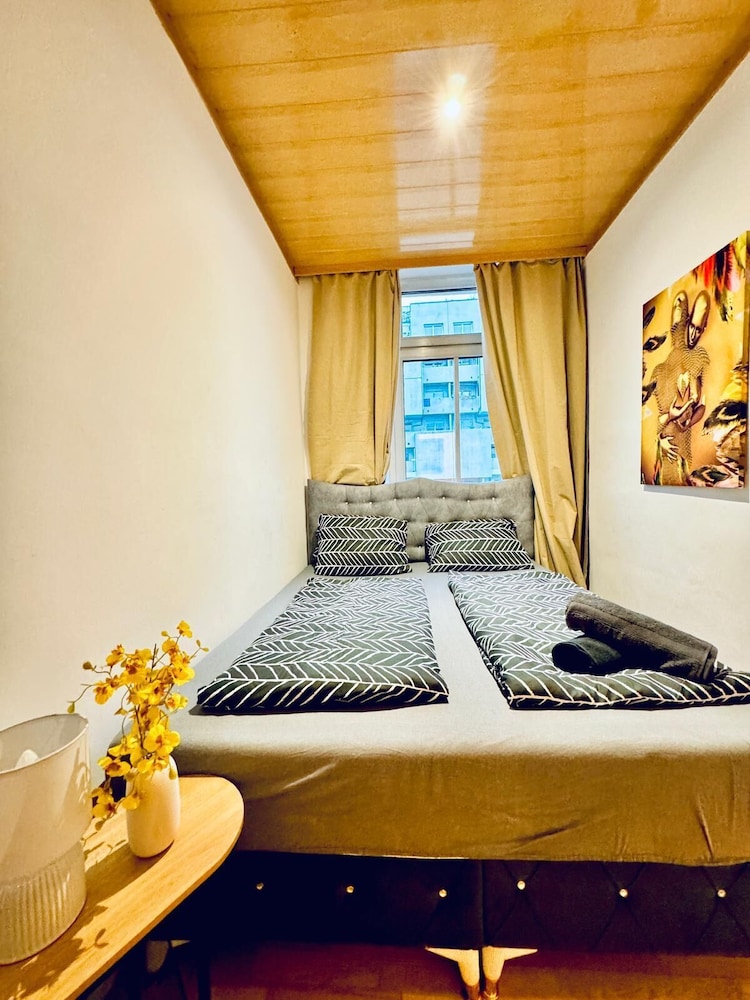 Cozy 4BR Apt for 12P Near FAC Platz