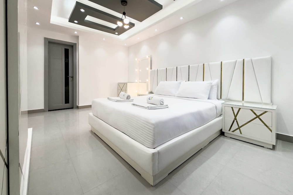 Xuru Stays I The Bold & Bright 3bdr Apt. 15 Min To Airport