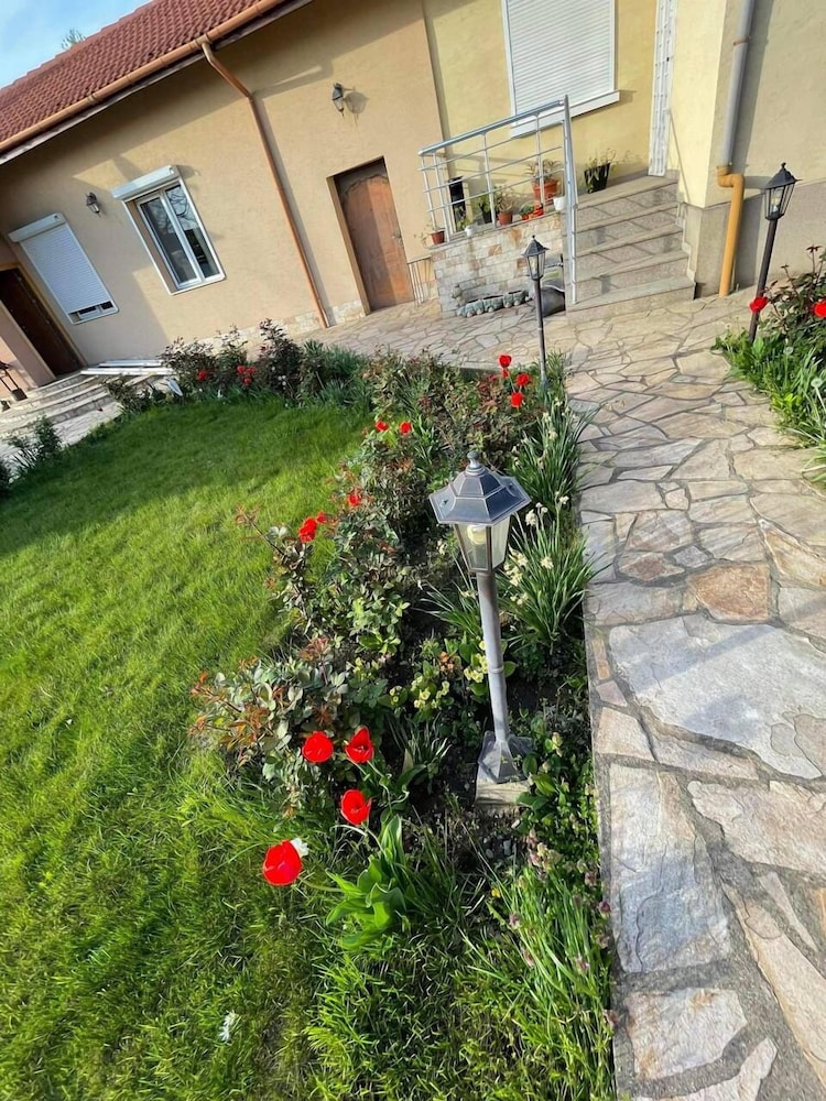 Guest House & Rooms Chris Toros