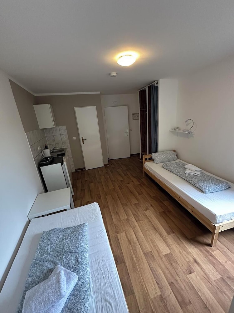 2-Rent Group Hostel Apartments HAN53