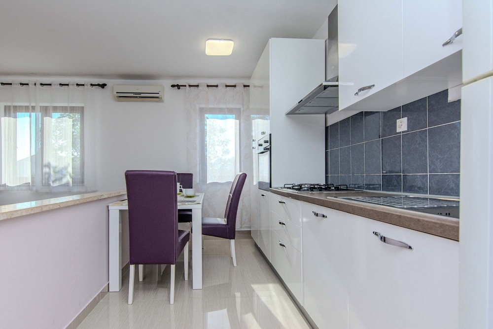 Holiday home Suric