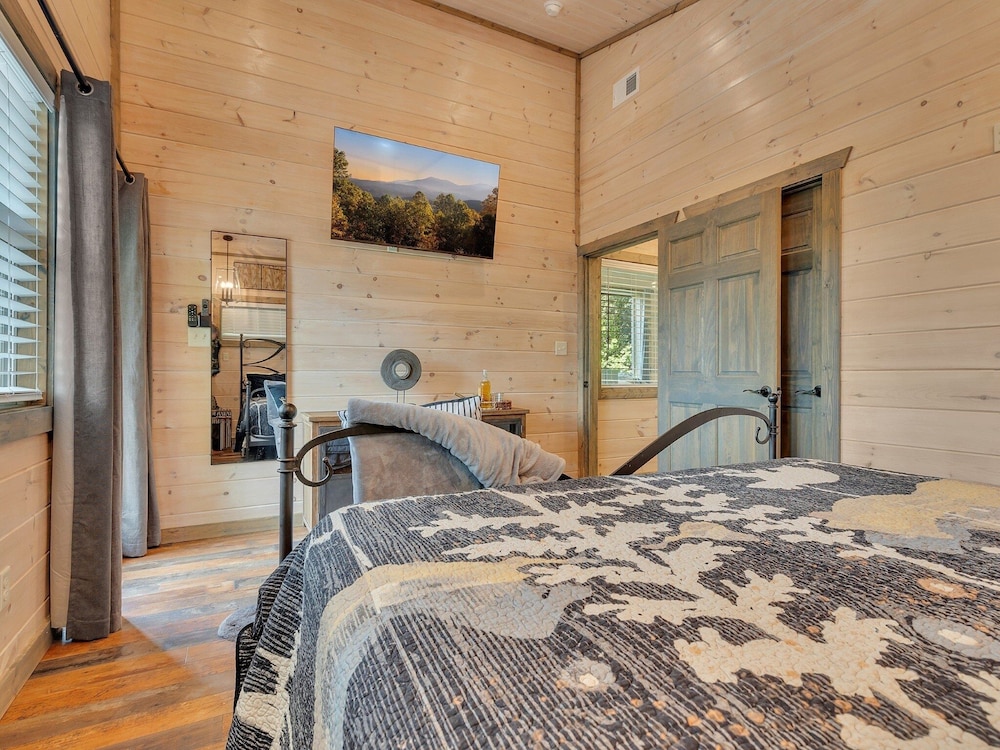 Ebenezer 4 Bedroom Cabin