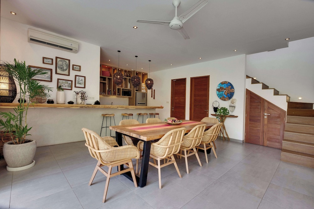 Luxury 4BR Haven, Steps to Canggu's Beach Elegance