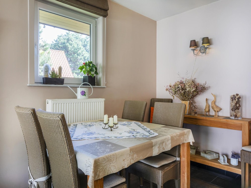 Sunny Flat in Maeterlinck Residence Near Seaside