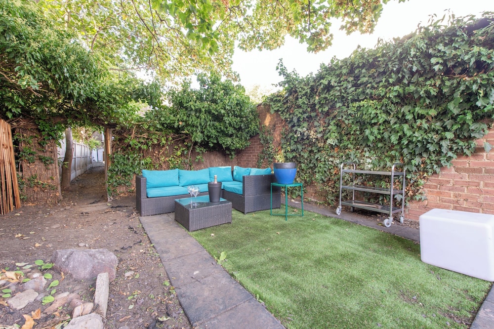 Stratford - Apartment - Sleeps 3 - Great Location