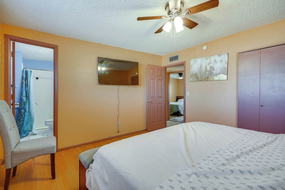 7 Mi to Saguaro Nat'l Park: Tucson Home w/ Yard