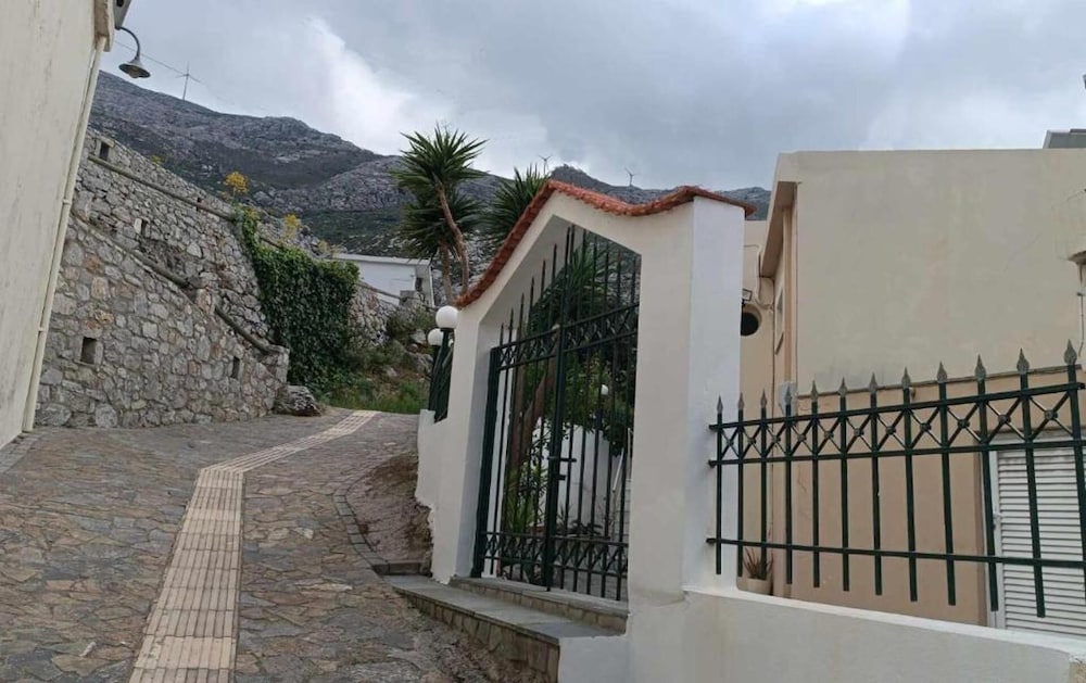 Melina Dream House Retreat at Akoumia
