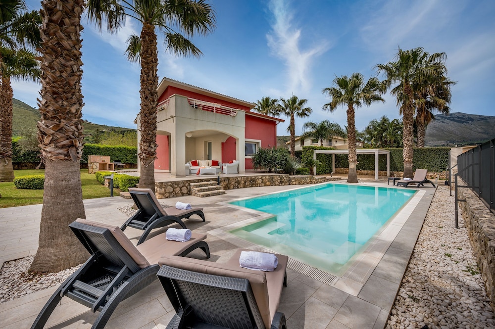 Villa Jacqueline con Piscina Privata 8 Posti Letto