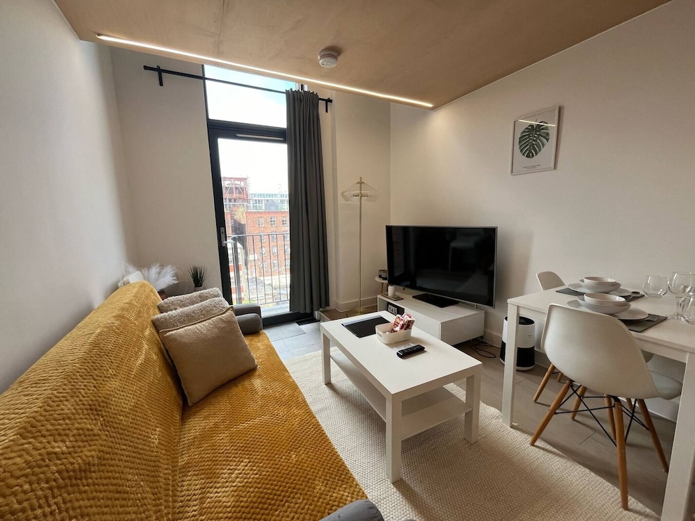 Modern City 1 Bed Duplex Apartment Balcony & Free Parking photo 4